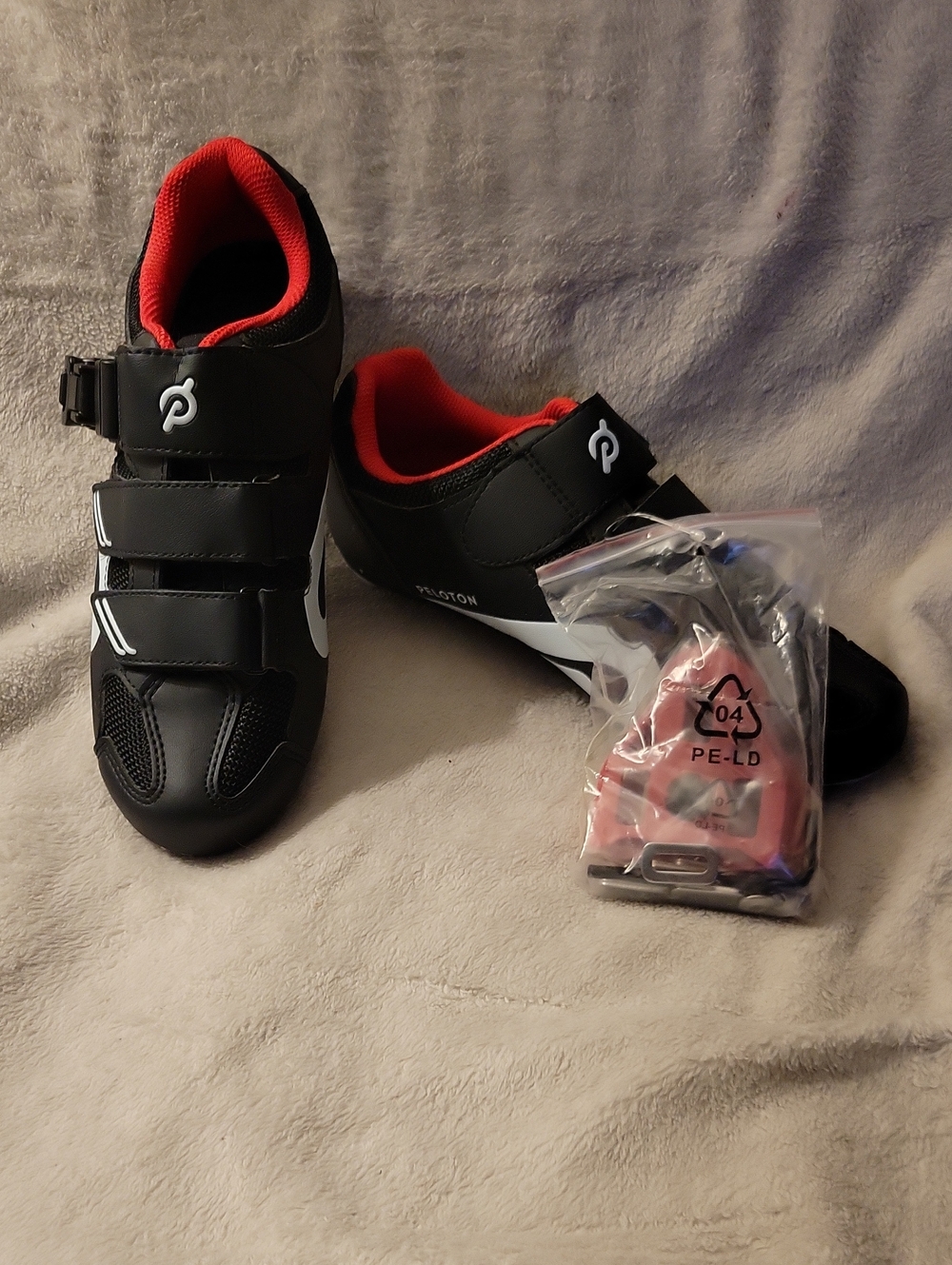 Peloton Black and Red Women's Cycling Shoes Size UNISEX 38